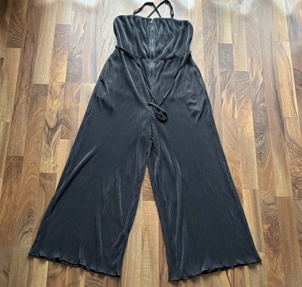 Hisso Chic Black Strappy Jumpsuit Women's Size Small Short Sleeve